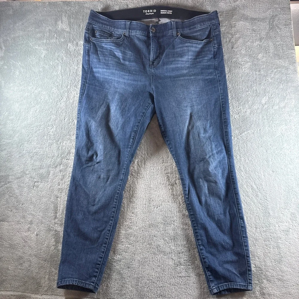 Torrid Bombshell Skinny Jeans Womens 22R Premium Stretch Medium Wash Blue Denim